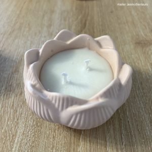 POT LOTUS ROSE PASTEL avec sa bougie en cire de soja et fragrances de Grasse sans CMR sans phtalates