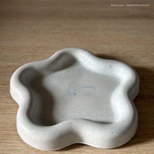 Vide-poche fleur en Jesmonite marbré bleue